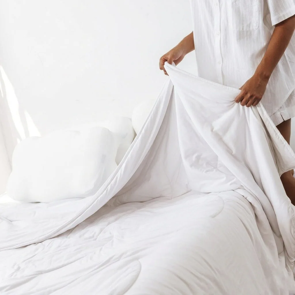 Best Comforter for Menopause Night Sweats (2026 Guide)
