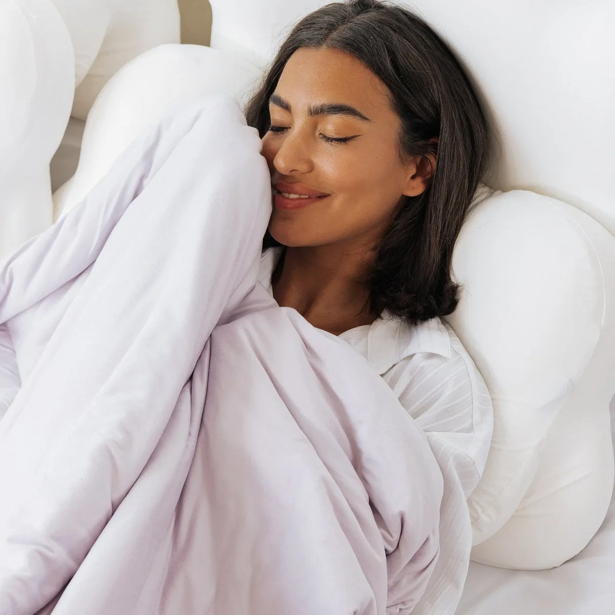 Temperature Regulating Comforter vs Traditional Comforter: How to Choose the Best Bedding for Better Sleep